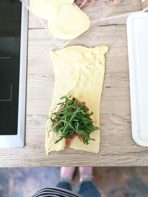 Procciutto,Mozzarella, Rucola & Tomaten gefüllte Croissant-Waffeln, Knack & Back 1